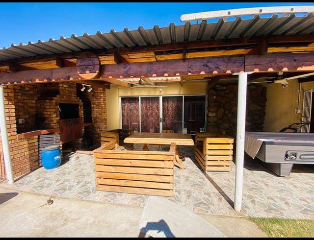 6 BEDROOM HOUSE FOR SALE IN BOKSBURG NORTH